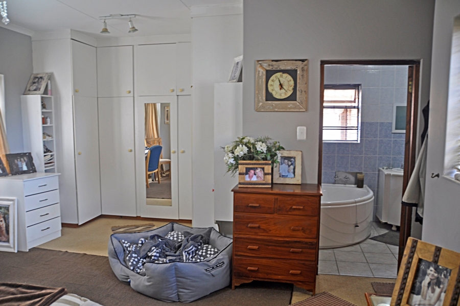 2 Bedroom Property for Sale in Hersham Western Cape